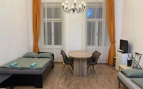 Roland Apartment Downtown - Buda